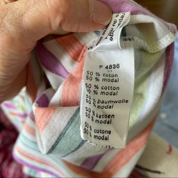 LACOSTE 
STRIPED SLEEVELESS TEE - Picture 6 of 7